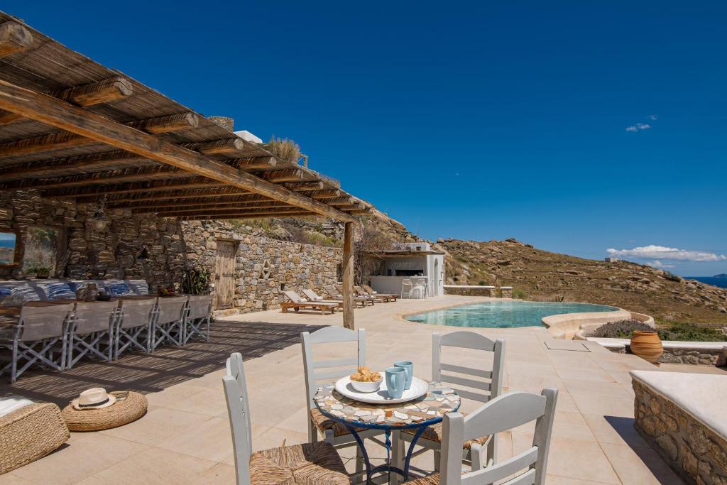 Bazén v ubytovaní Tranquil Villas by Whitelist Mykonos alebo v jeho blízkosti