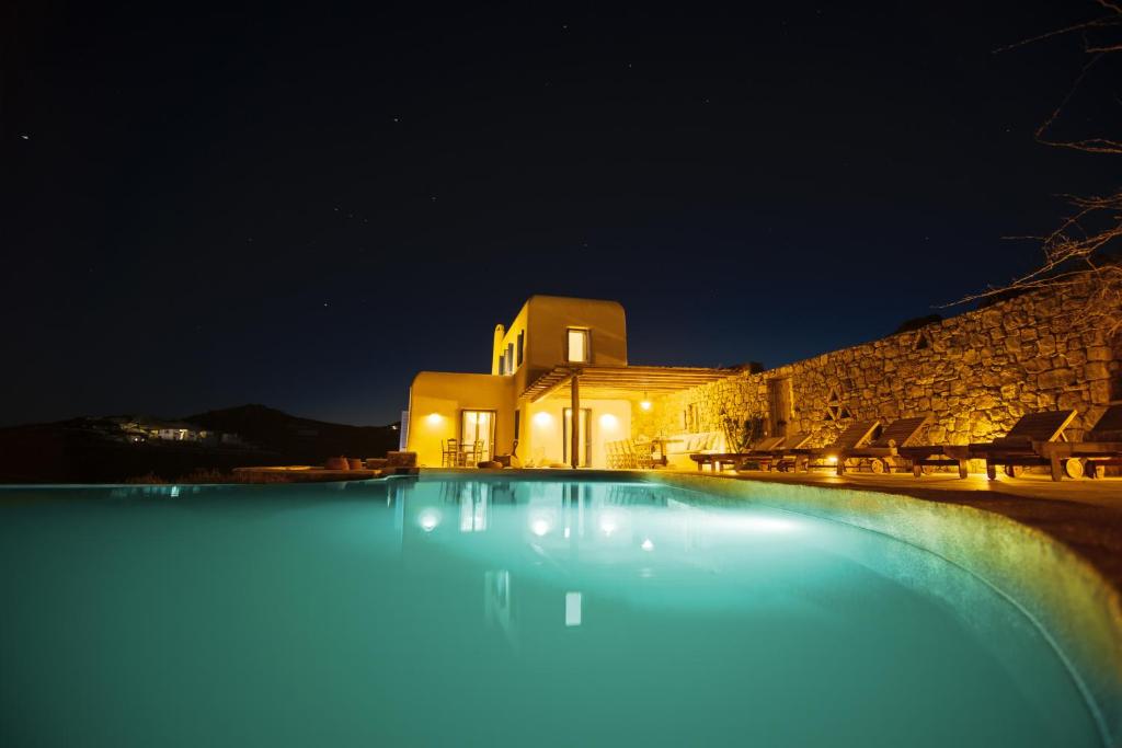 Bazén v ubytovaní Tranquil Villas by Whitelist Mykonos alebo v jeho blízkosti