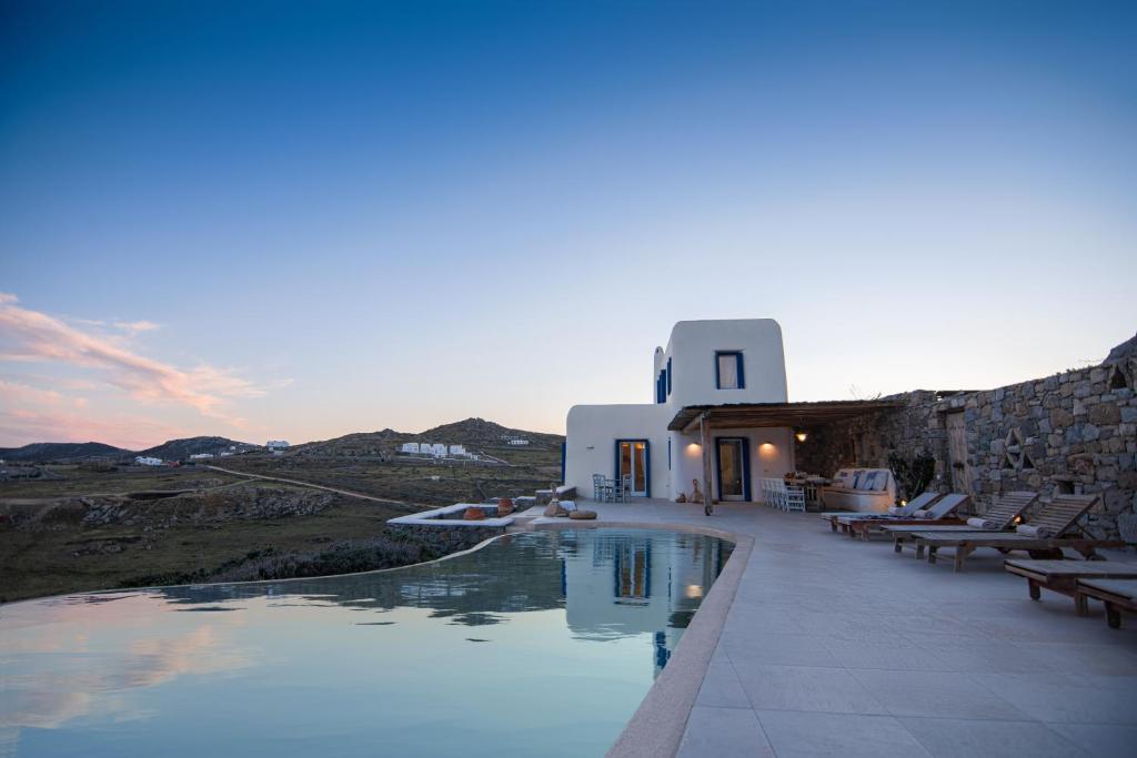Bazén v ubytovaní Tranquil Villas by Whitelist Mykonos alebo v jeho blízkosti