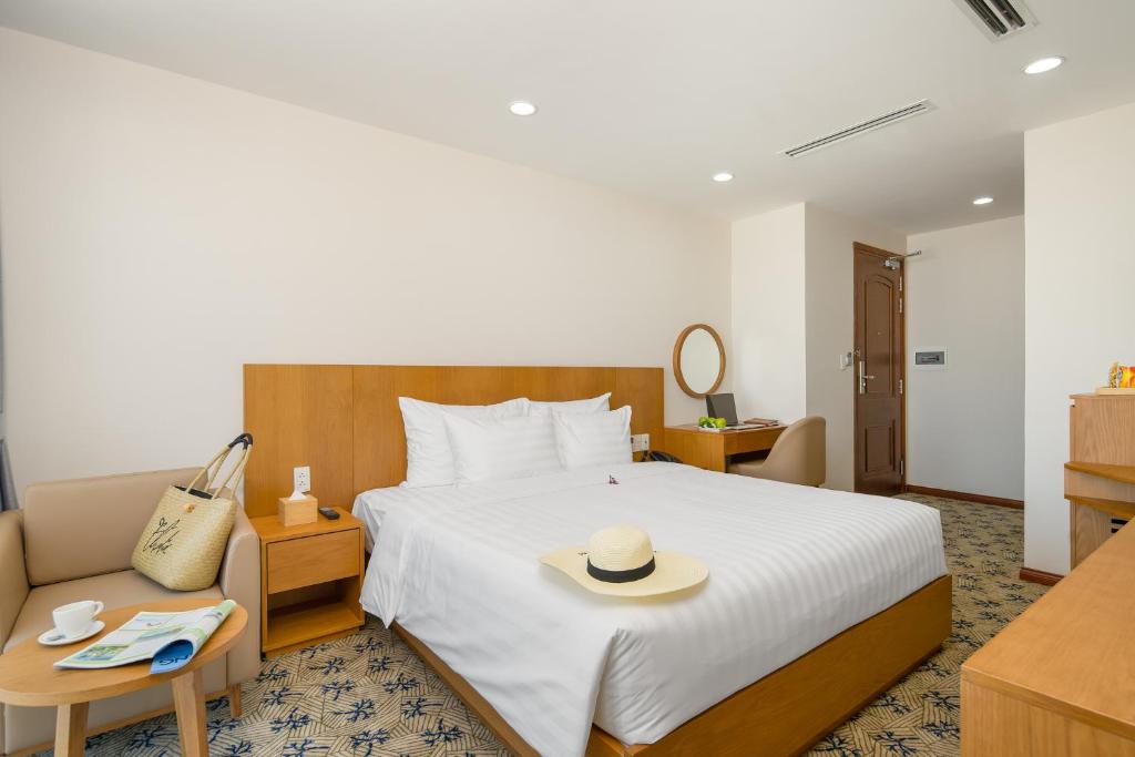 Postel nebo postele na pokoji v ubytování Lamanga Hotel & Suites