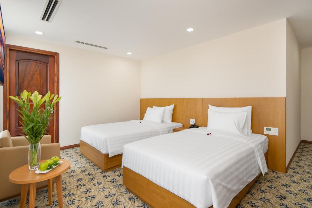 Postel nebo postele na pokoji v ubytování Lamanga Hotel & Suites