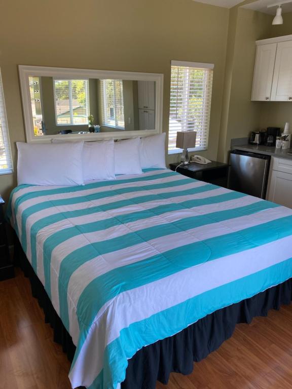 Sea Breeze Inn - Pacific Grove - 