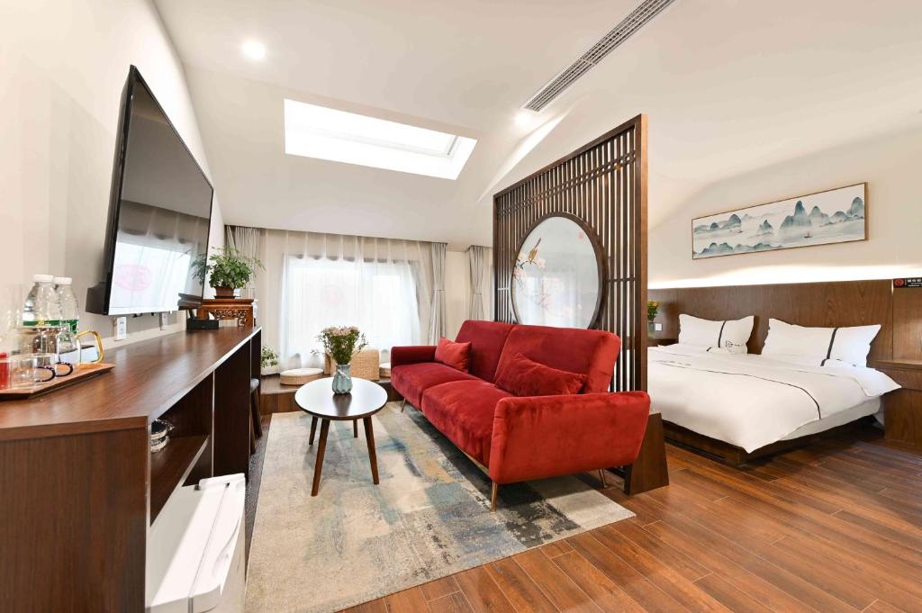 Posezení v ubytování Xingshe Alley Courtyard Hotel Beijing Wangfujing Forbidden City Branch - Breakfast included & English speaking reception & Free WiFi and Laundry room & Hutong Culture & Cat-keeping & Flower-growing Terrace & One day tour service & Free coffee