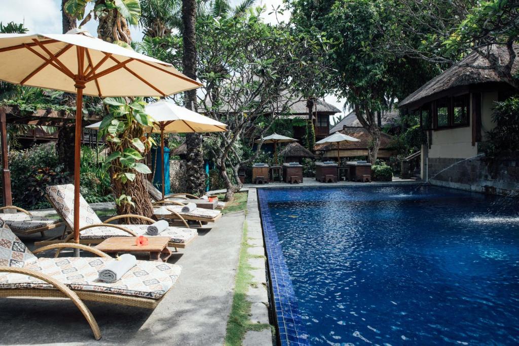 Bazén v ubytování Hotel Tugu Bali nebo v jeho okolí