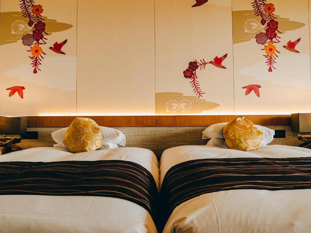 Postel nebo postele na pokoji v ubytování Miyakojima Tokyu Hotel & Resorts