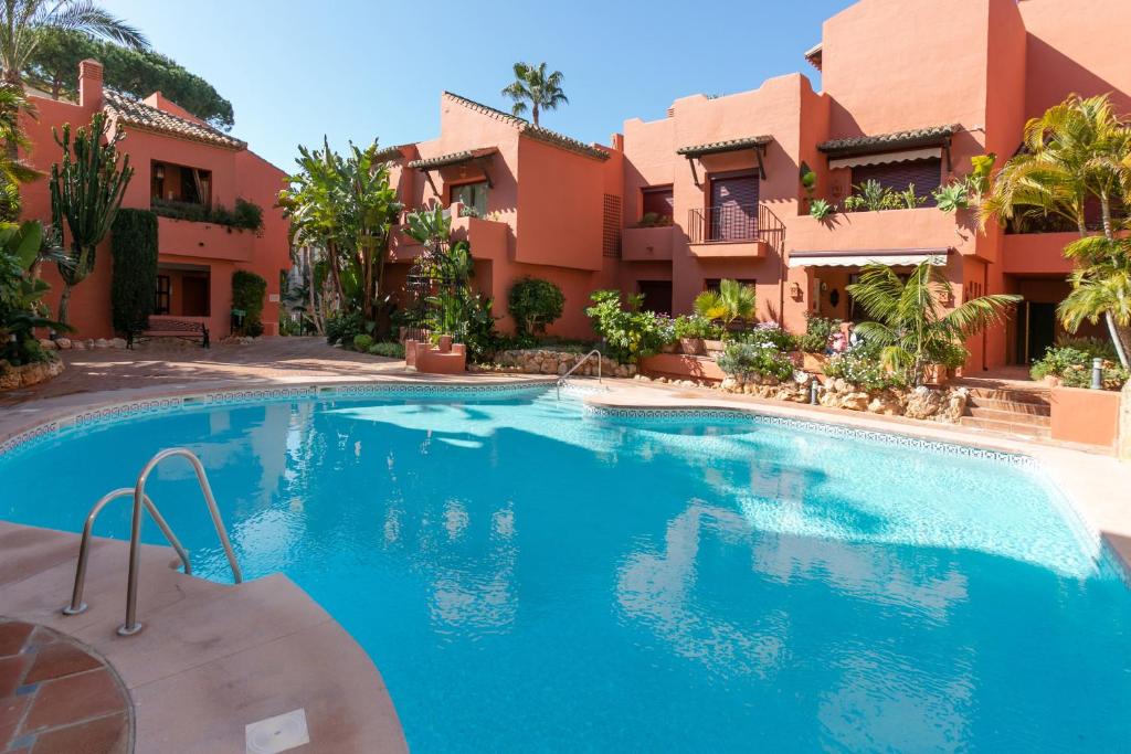 Vakantiehuis Elviria Luxury beach side sleep 6 (Spanje ...