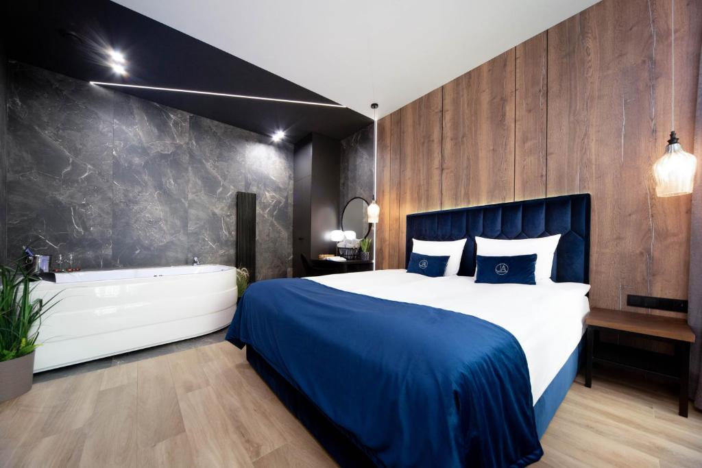 Postel nebo postele na pokoji v ubytování Jacuzzi Apartment Main Square
