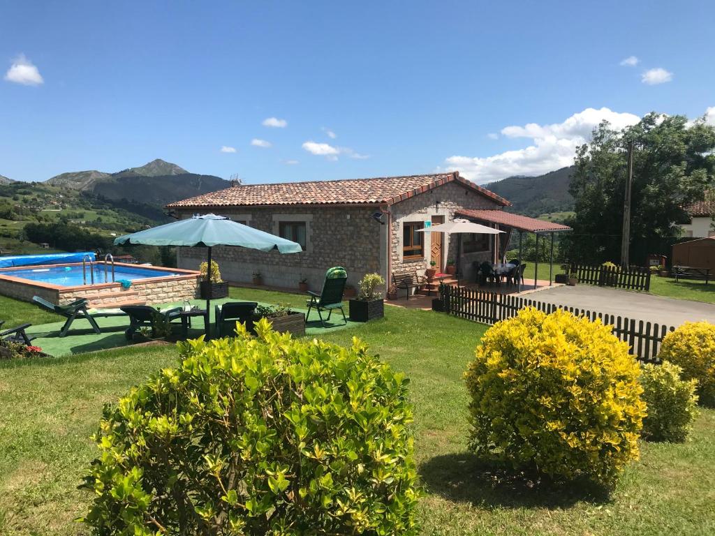 Casa con piscina y patio en EL HOGARIN DE ARRIONDAS, en Arriondas