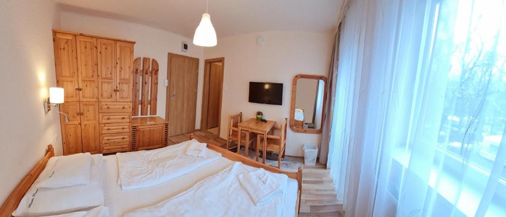 Postel nebo postele na pokoji v ubytování Platán Panzió