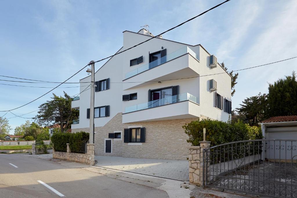 Το κτήριο όπου στεγάζεται  το διαμέρισμα