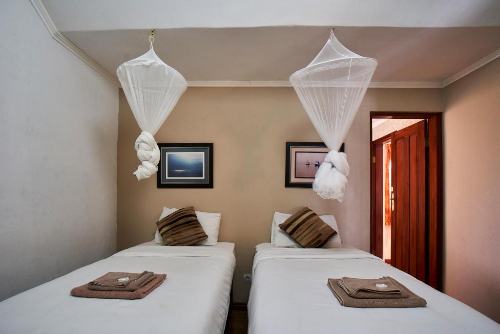 Postel nebo postele na pokoji v ubytování Catembe Gallery Hotel