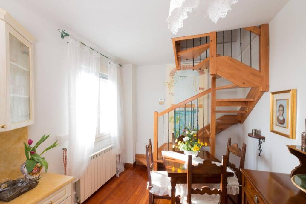 Zdjęcie z galerii obiektu VILLA DANIELA w mieście Moniga