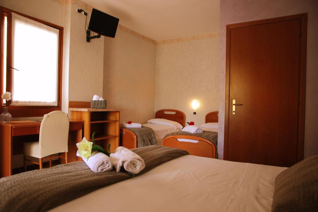 Postel nebo postele na pokoji v ubytování Hotel Andreis