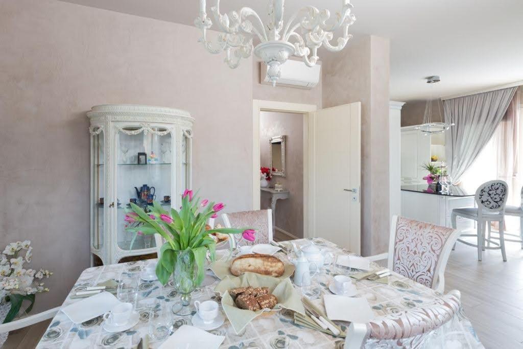 Zdjęcie z galerii obiektu VILLA DANIELA w mieście Moniga
