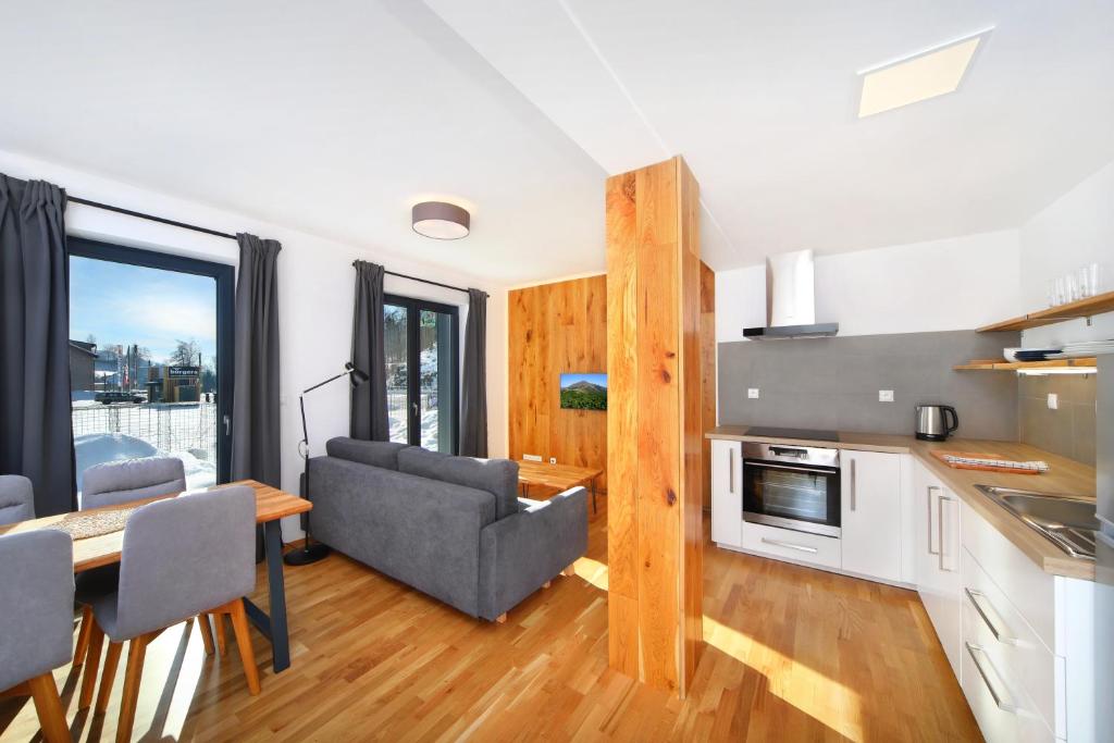 Ski-to-door Podstata Apartments Vrchlabí - Rotterovka - Apartment With Terrace