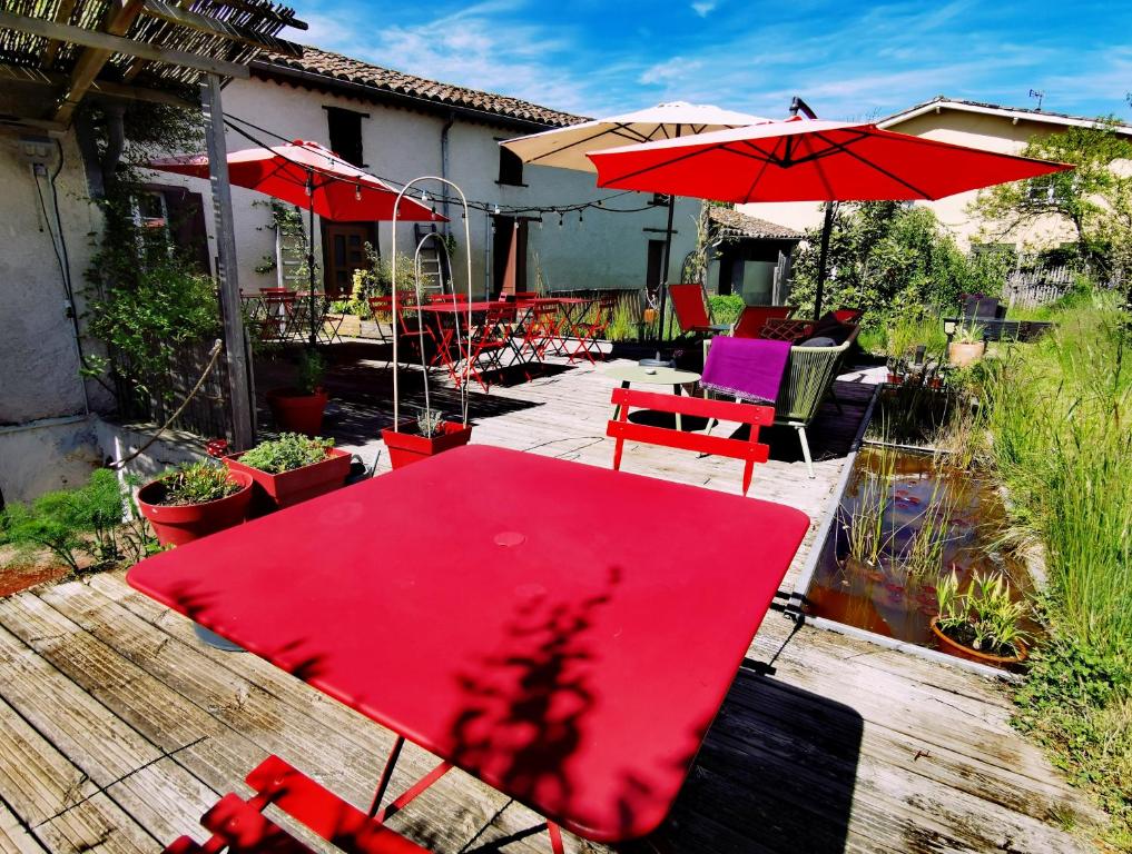 Zahrada ubytování Logis Hotel Restaurant LA BARGUILLERE