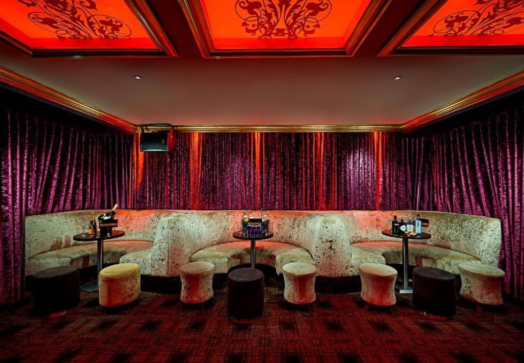 Area soggiorno di Queens Hotel