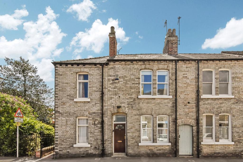 an old brick house with two chimneys at 59 Moss Green - Close to the city centre in York