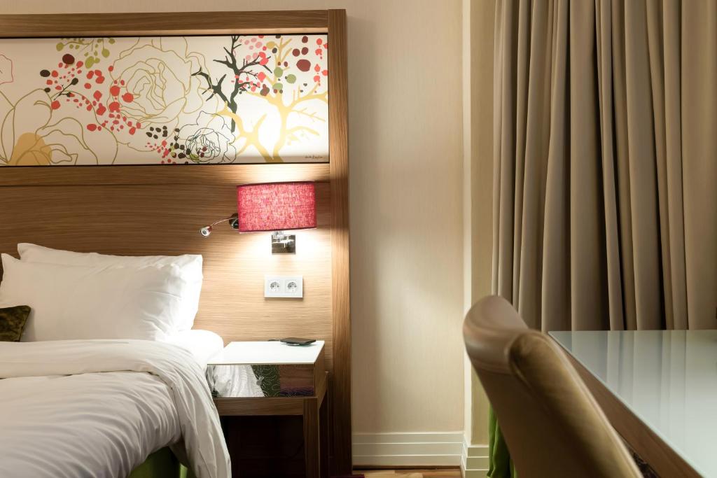 Postel nebo postele na pokoji v ubytování Elite Hotel Esplanade