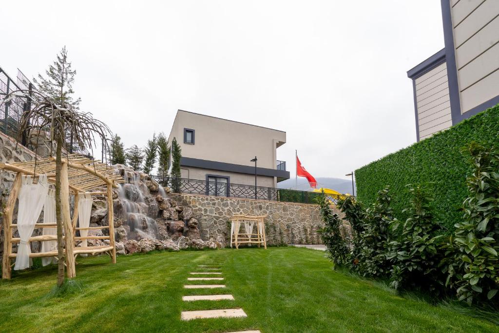 Сад в Aileena Hotel & Villas