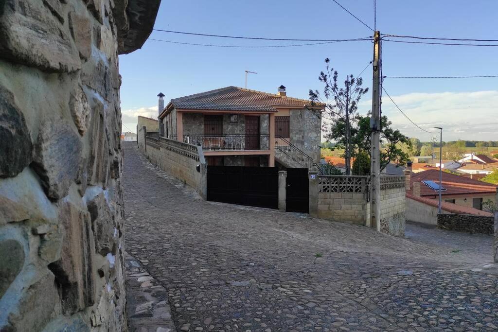 Budova, v ktorej sa dovolenkový dom nachádza