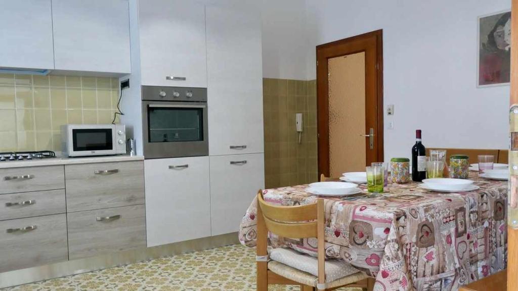 Kuchyňa alebo kuchynka v ubytovaní Casa alla Cantinota Padergnone Ospitar
