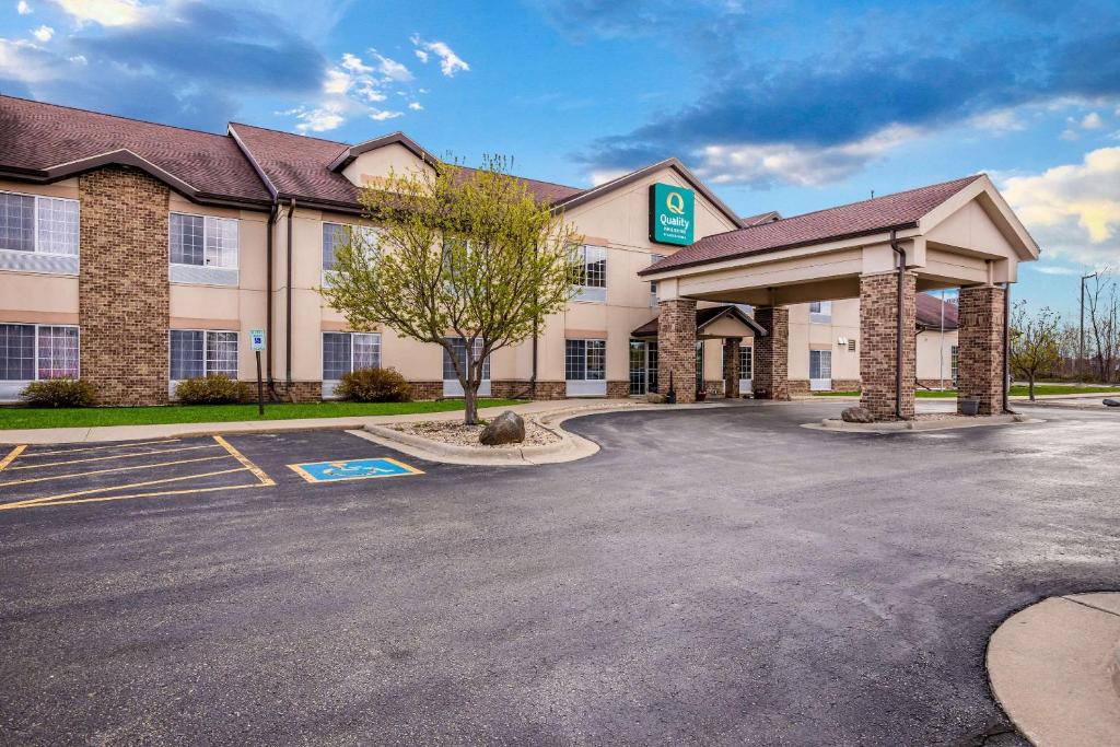 a hotel with a parking lot in front of it at Quality Inn & Suites in Lodi