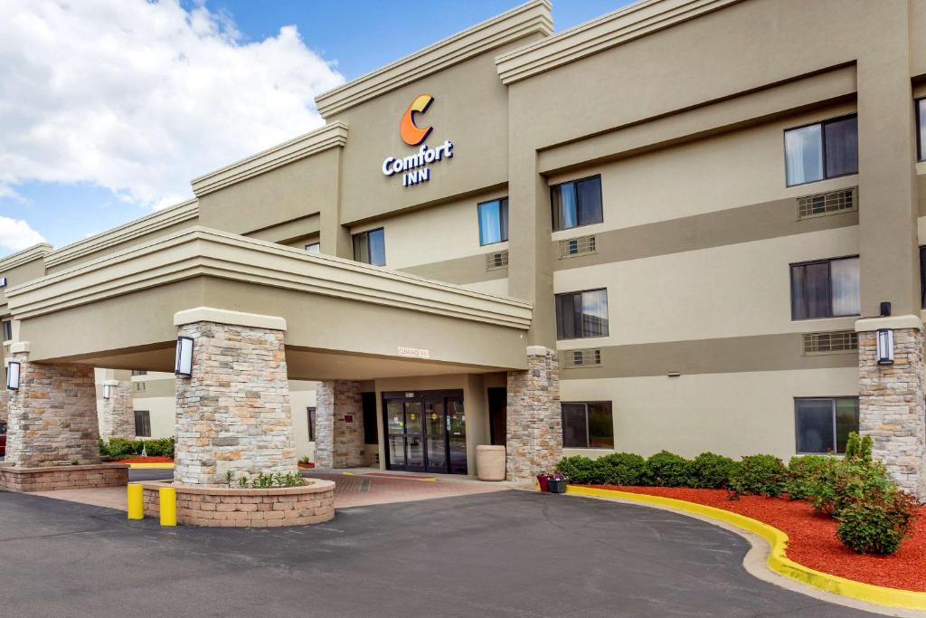 a rendering of the front of a hotel at Comfort Inn Hoffman Estates - Schaumburg in Hoffman Estates