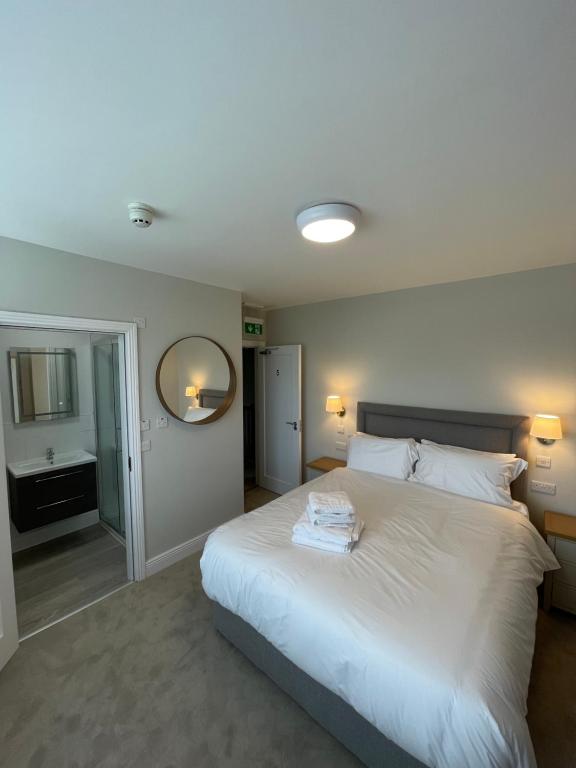 Postel nebo postele na pokoji v ubytování Belvedere House Cork Guest House