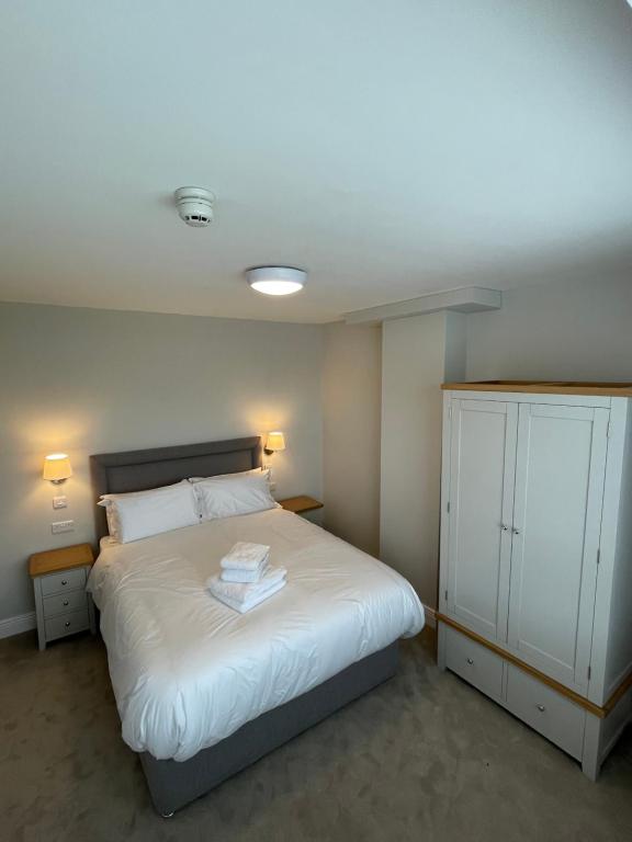 Postel nebo postele na pokoji v ubytování Belvedere House Cork Guest House