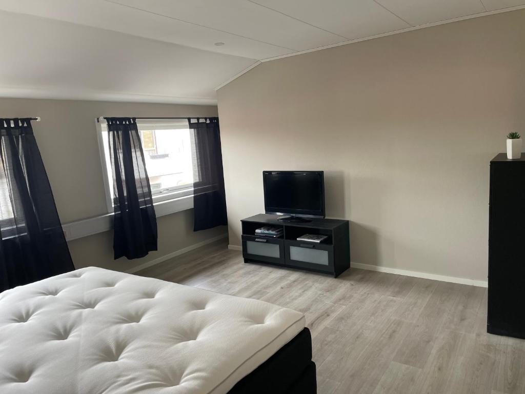 Torups Vandrarhem - Twin Room With Private External Bathroom