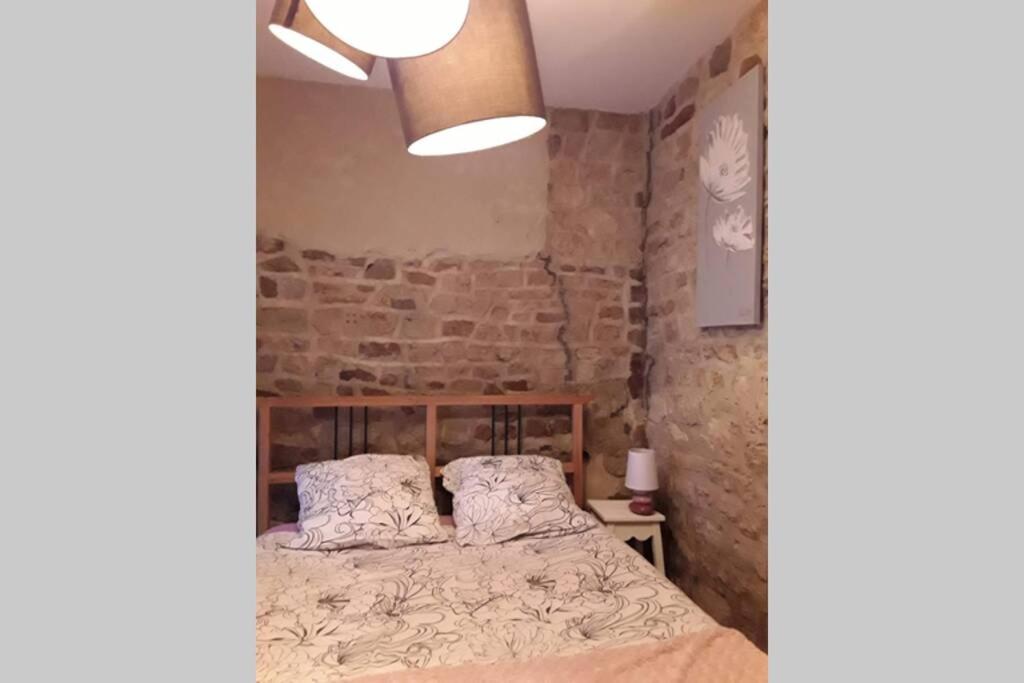 Tempat tidur dalam kamar di Gîte à la campagne 2