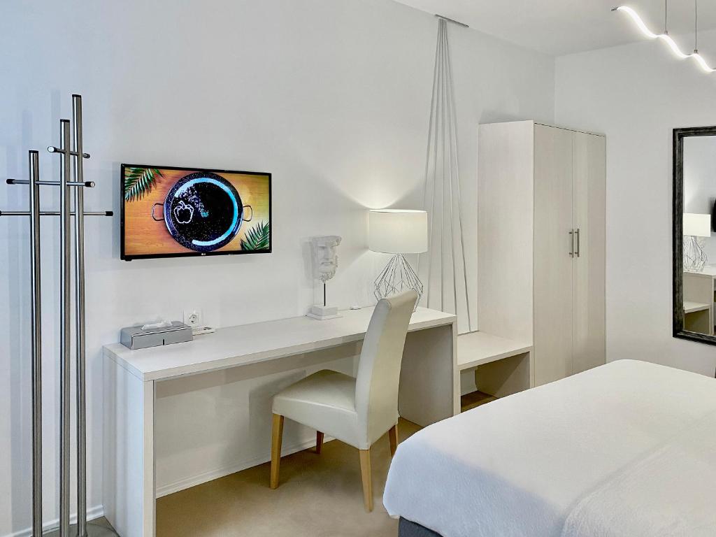 TV a/nebo společenská místnost v ubytování Shangri La Mansion