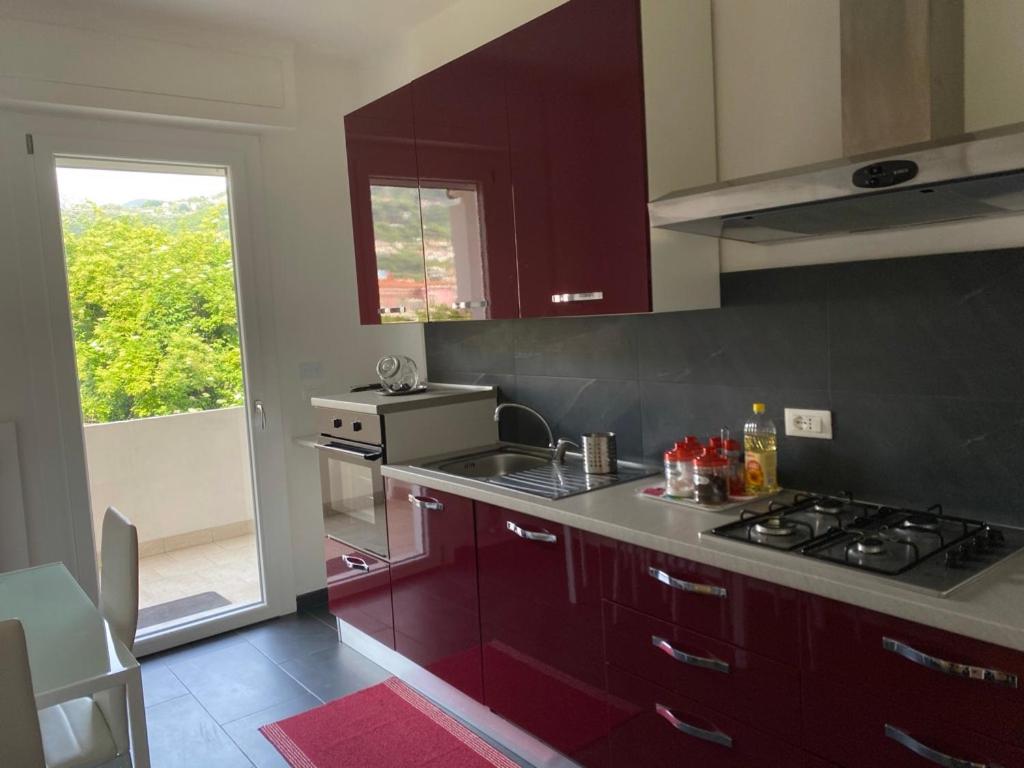 A kitchen or kitchenette at Appartamento Massa
