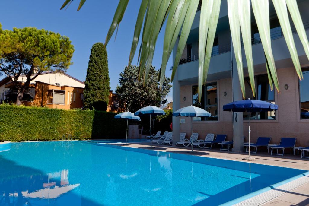 Bazén v ubytování Hotel Idania nebo v jeho okolí