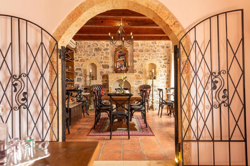 Restaurace v ubytování Guesthouse Kellia