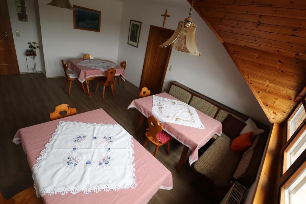 Postel nebo postele na pokoji v ubytování Gästehaus Ulbl