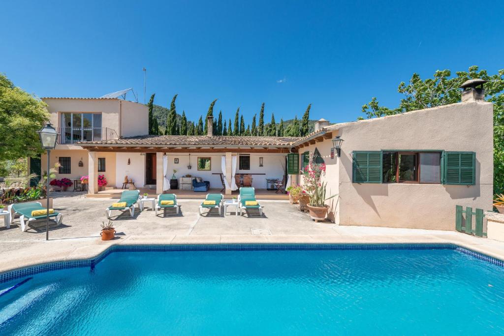 Bazén v ubytování Villa Sa Torre with pool in Mallorca nebo v jeho okolí