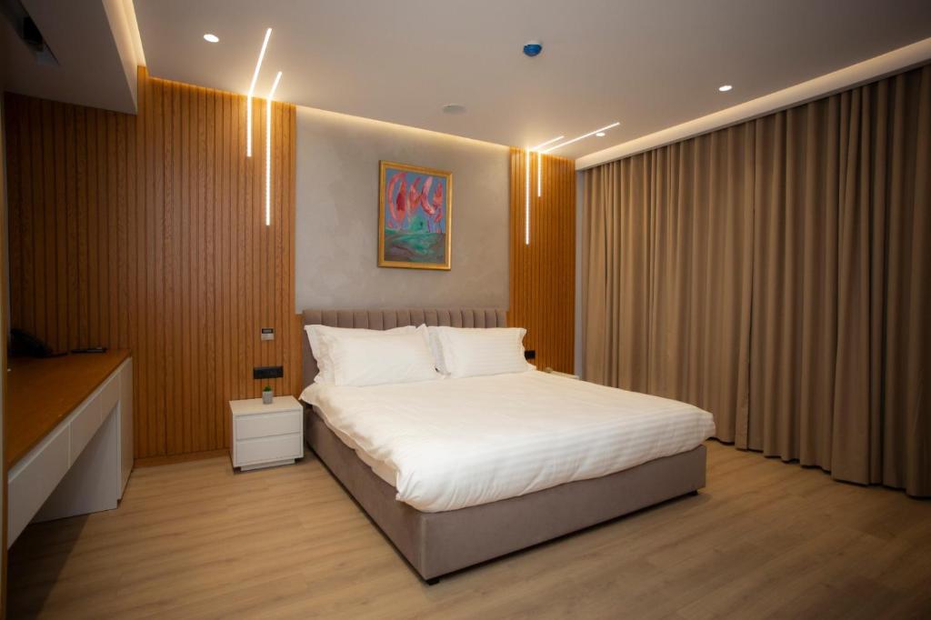 Uma cama ou camas num quarto em Primo Hotel