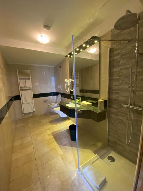 Kúpeľňa v ubytovaní Hotel Lenno