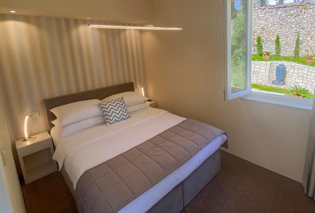 Postel nebo postele na pokoji v ubytování Shangri La Mansion