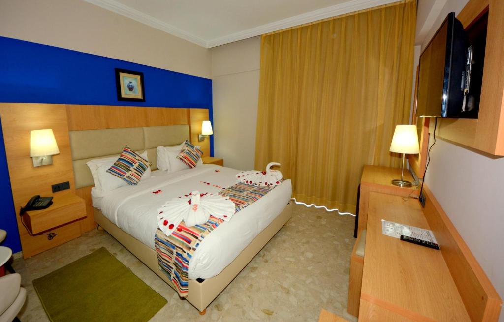 Postel nebo postele na pokoji v ubytování Oasis Hotel & Spa