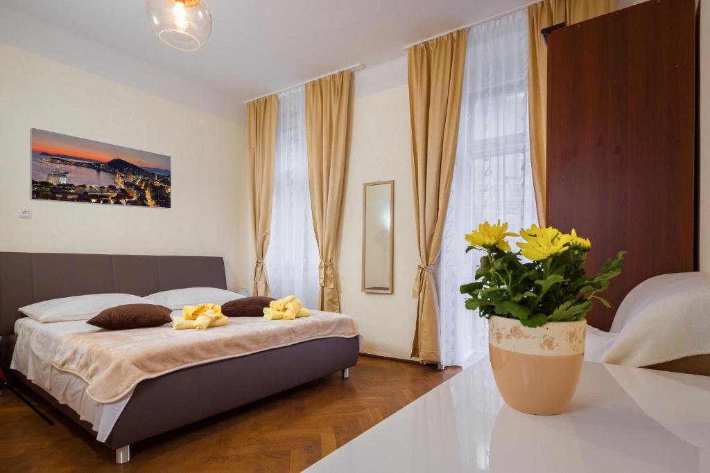 Postel nebo postele na pokoji v ubytování Riva Rooms