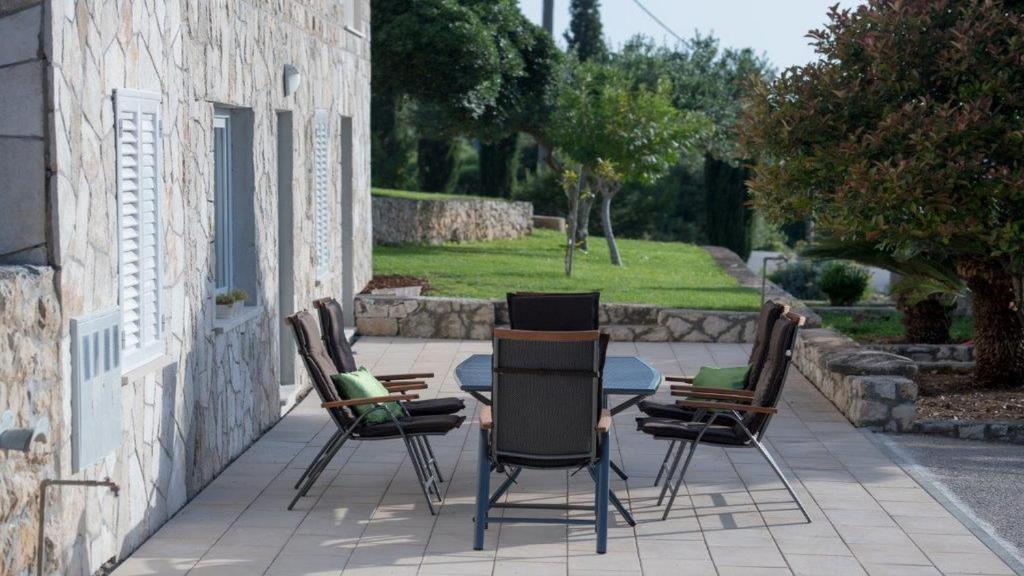 Apartments Mi&Ni - Apartment Mit 2 Schlafzimmern Und Terrasse