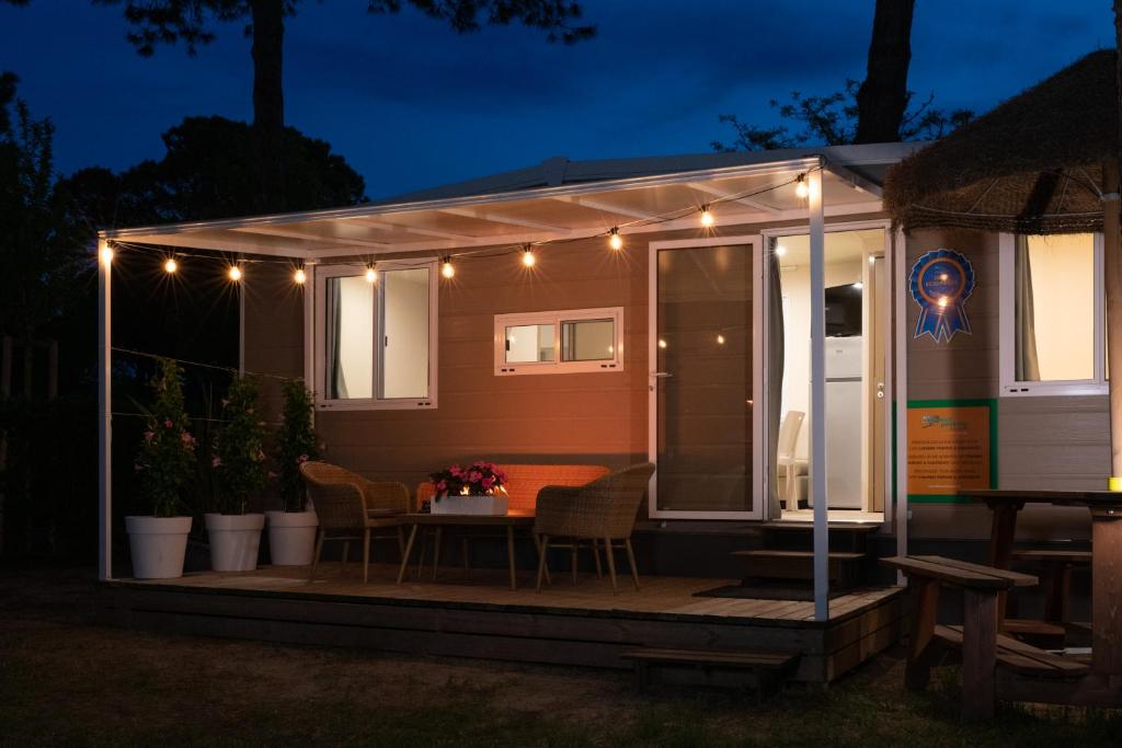 Patio nebo venkovní prostory v ubytování Luxury Caravan at Union Lido