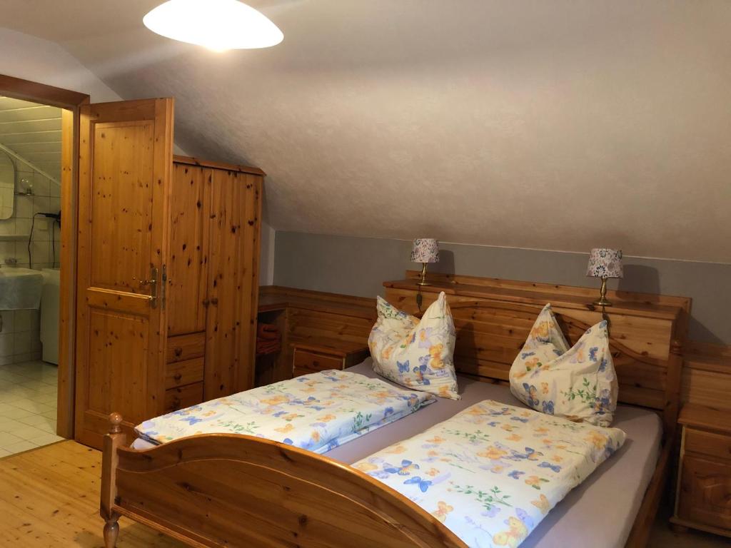 Postel nebo postele na pokoji v ubytování Gästehaus Lumesberger