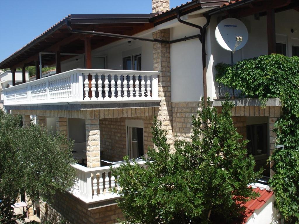 Budova, v ktorej sa apartmán nachádza