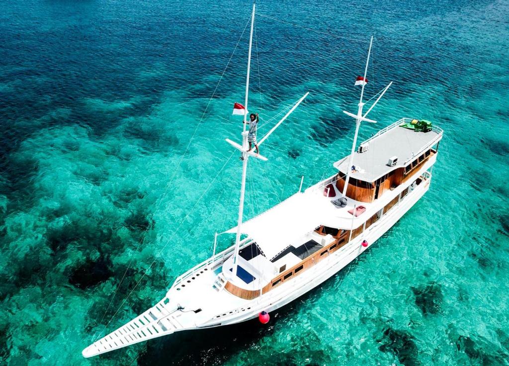 Boat Komodo Labuan Bajo Harga Terkini 2021