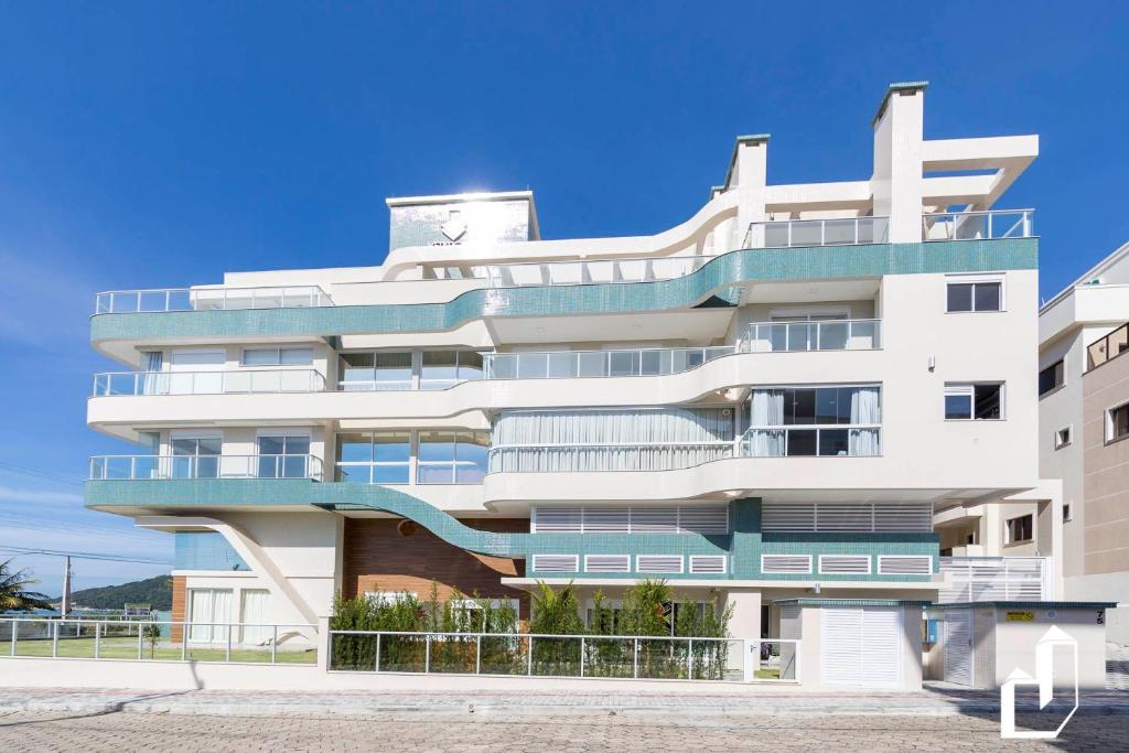  Apartamento térreo com 02 suítes e jacuzzi aquecida
