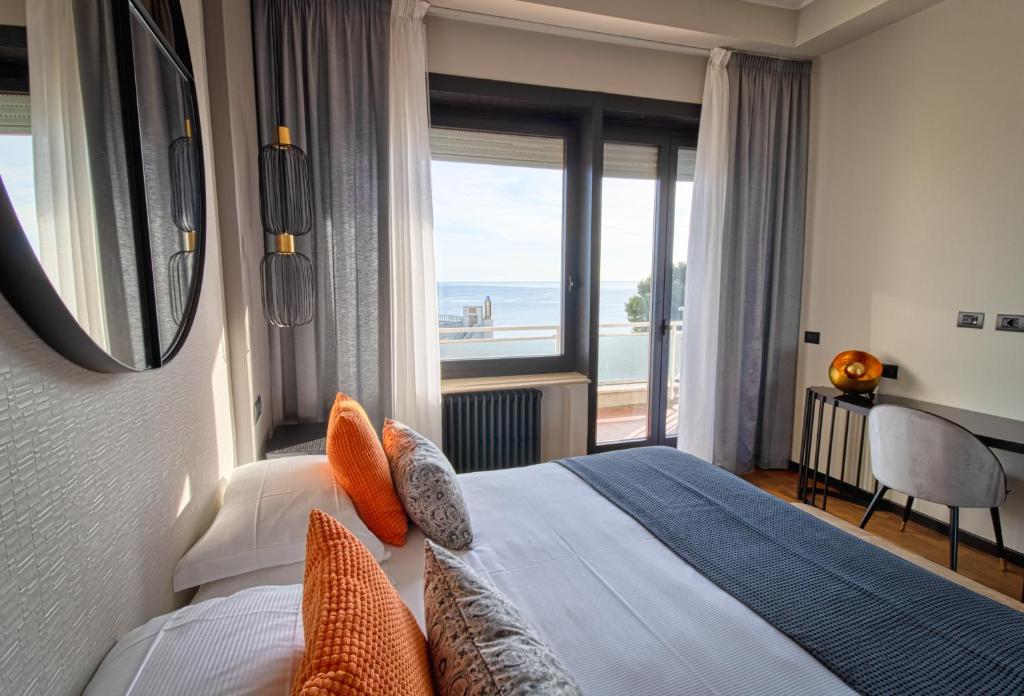 Postel nebo postele na pokoji v ubytování Grand Hotel Passetto